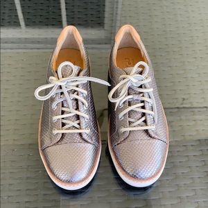 Sperry gold cup silver sneaker